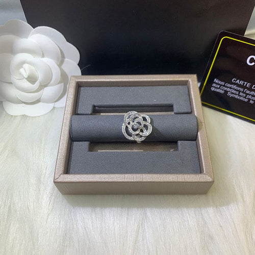 18K  Chanel Fil De Cam¨¦lia Ring